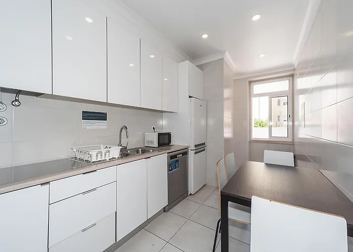 Houze Four Bedroom Near Zoo Lisboa
